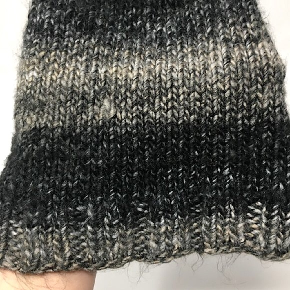 Handknitted Black Grey Ombre Unisex Hat Beanie and Scarf Set - Picture 12 of 16